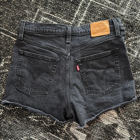 Levi's Ribcage Shorts - Picture 4 of 4